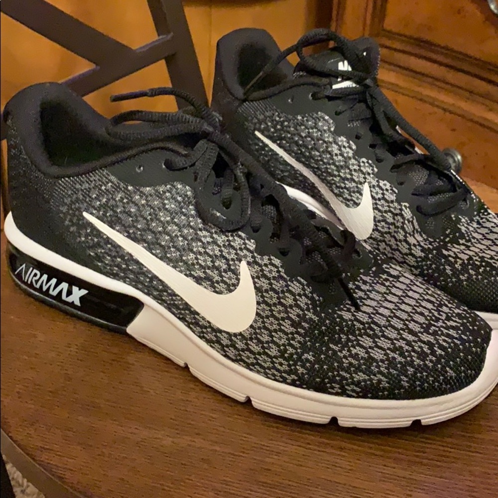 Air Max Sequent 2 Never Worn! Size 10!